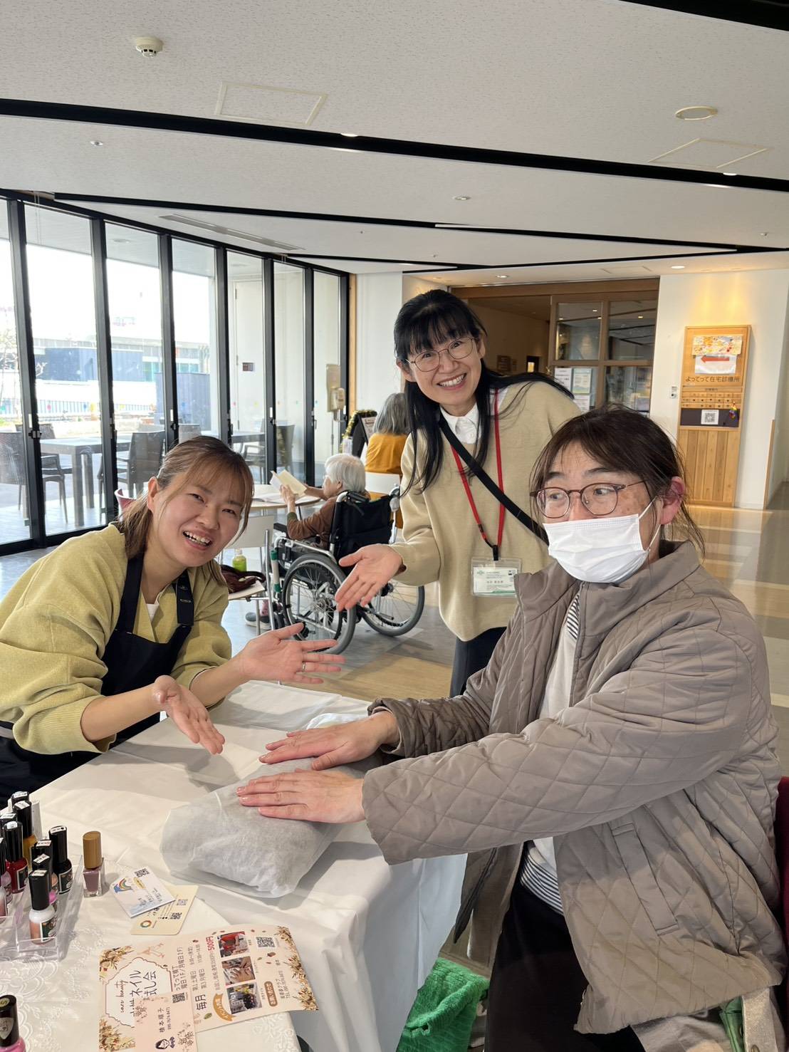 先日よってって横丁にて 水性ネイル体験会を行いました！